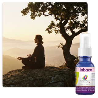 Femme méditant sur une roche, entourée de nature, avec un flacon de spray Tabaco à côté.